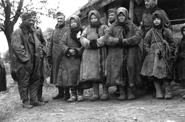 Жители советских деревень во время Второй мировой войны глазами немецких солдат (34 фото)